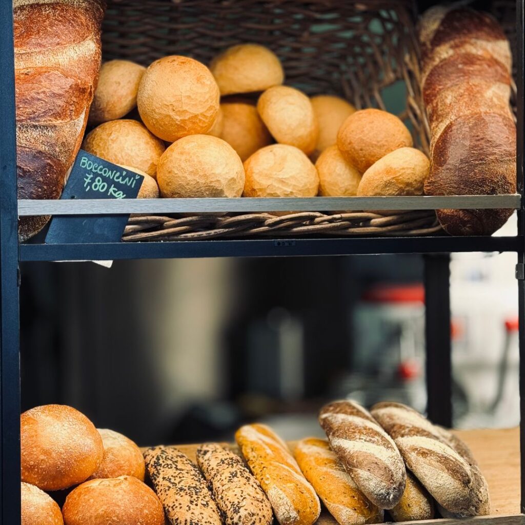 Comunicazione social a regola d'arte con shooting fotografici e grafiche ad hoc. Così abbiamo raccontato la storia del bistrot di quartiere
