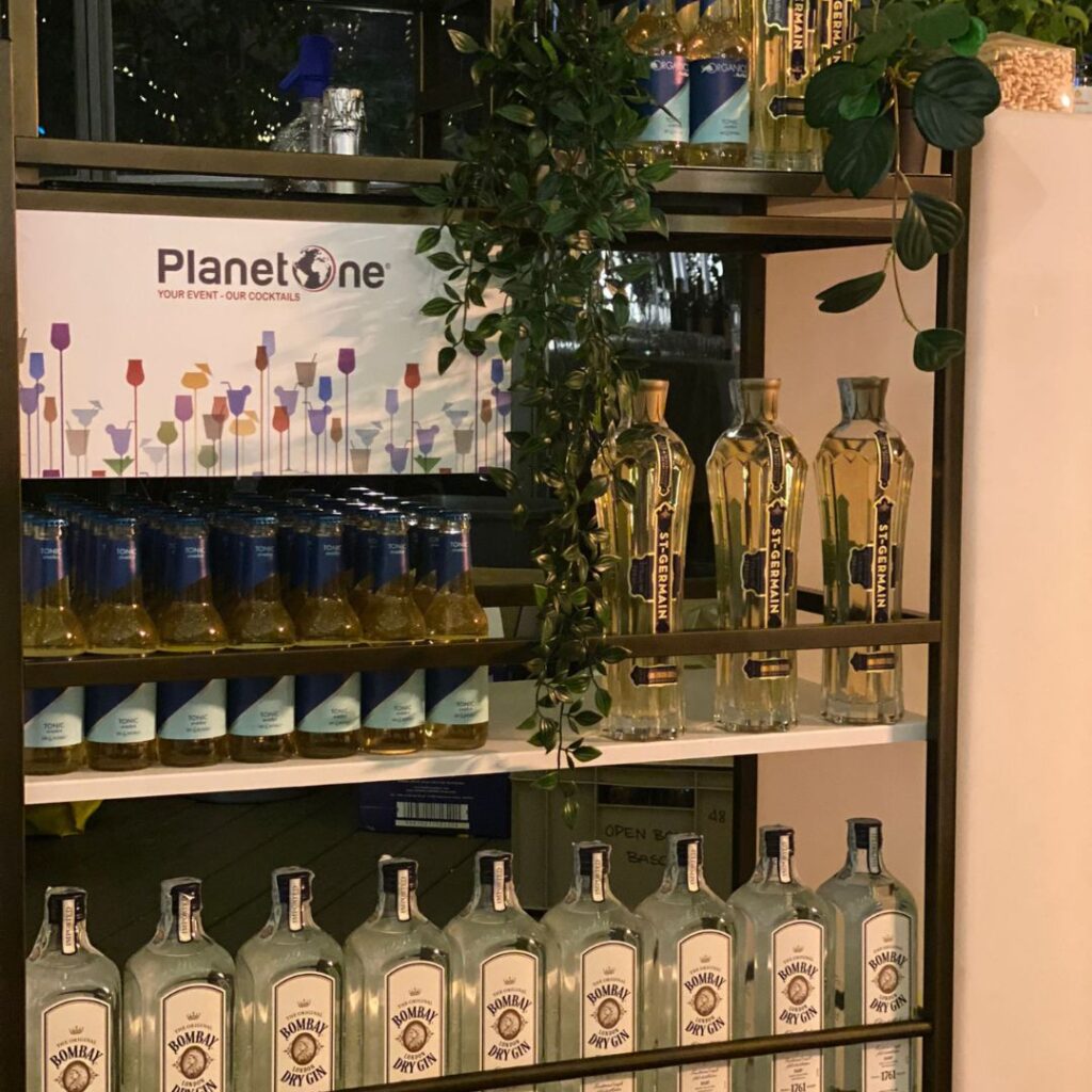 Gestione social pensata per informare con grafiche ad hoc. Così abbiamo raccontato la storia ed i servizi di Planet One